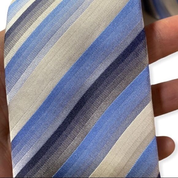 NWT Strauss Tie - Picture 2 of 5